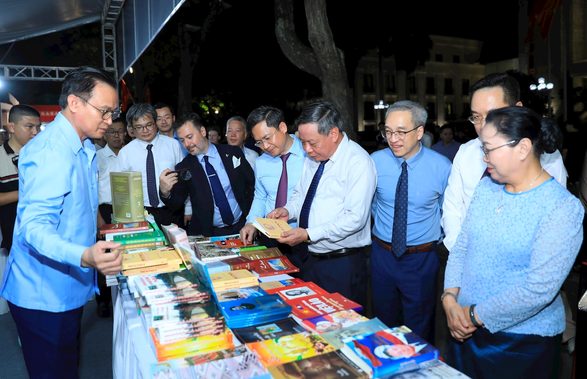 Khai mạc Hội sách Hà Nội lần thứ X - năm 2025 “Thăng Long - Hà Nội Khát vọng vươn mình”- Ảnh 5.