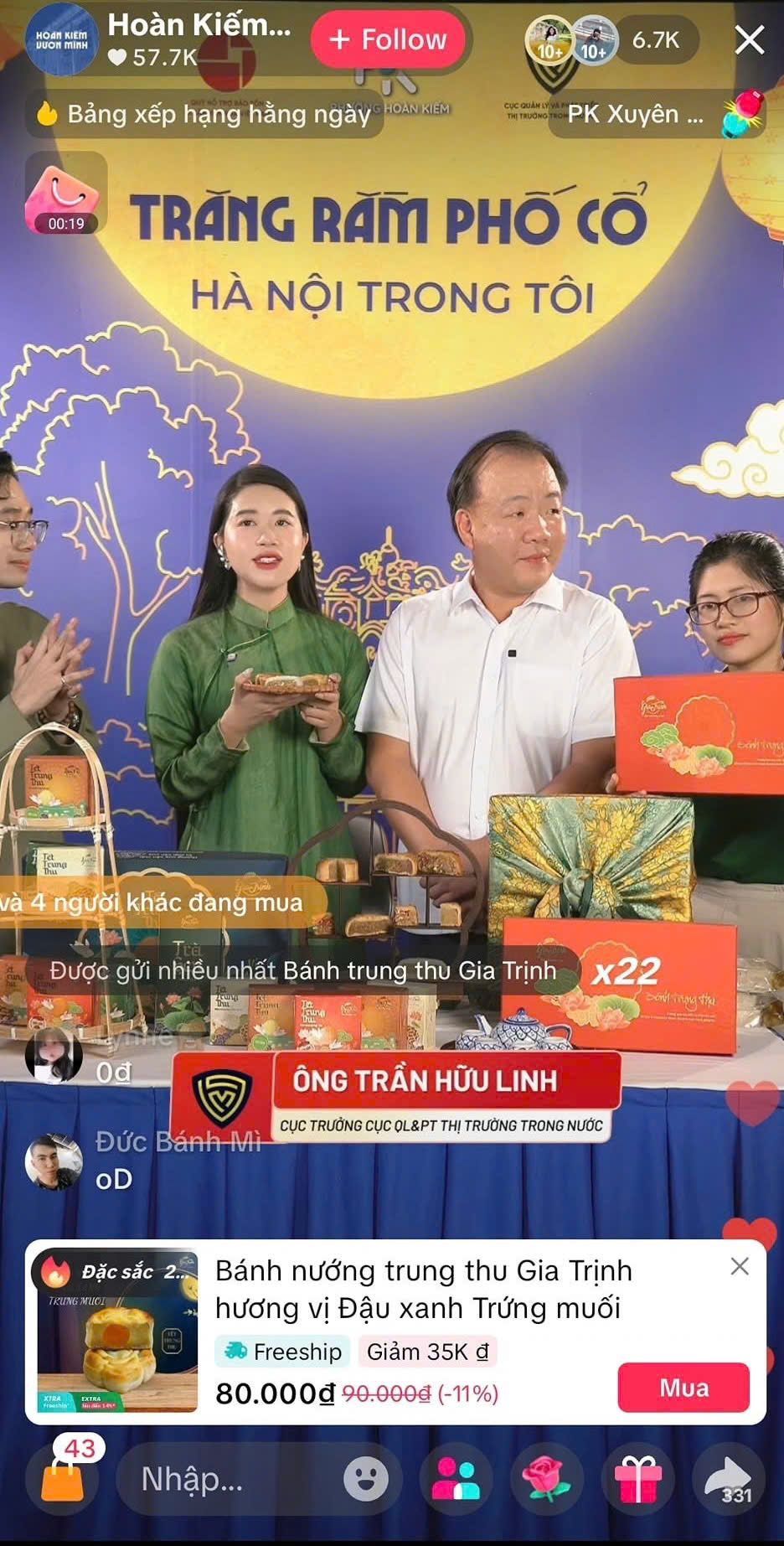 Gây bão TikTok: Cục trưởng Cục QLTT lần đầu xuất hiện trên livestream cùng KOL Hoa hậu Vỉa hè trải nghiệm bánh Trung thu- Ảnh 1. Gây bão TikTok: Cục trưởng Cục QLTT lần đầu xuất hiện trên livestream cùng KOL Hoa hậu Vỉa hè trải nghiệm bánh Trung thu- Ảnh 1.