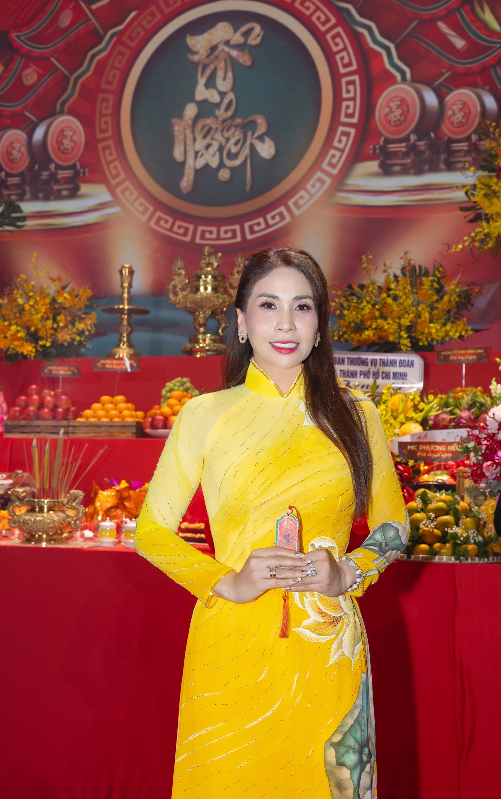Lý Hương cùng hơn 200 nghệ sĩ diện áo dài dâng hương trong ngày giỗ Tổ ngành sân khấu- Ảnh 9. Lý Hương cùng hơn 200 nghệ sĩ diện áo dài dâng hương trong ngày giỗ Tổ ngành sân khấu- Ảnh 9.