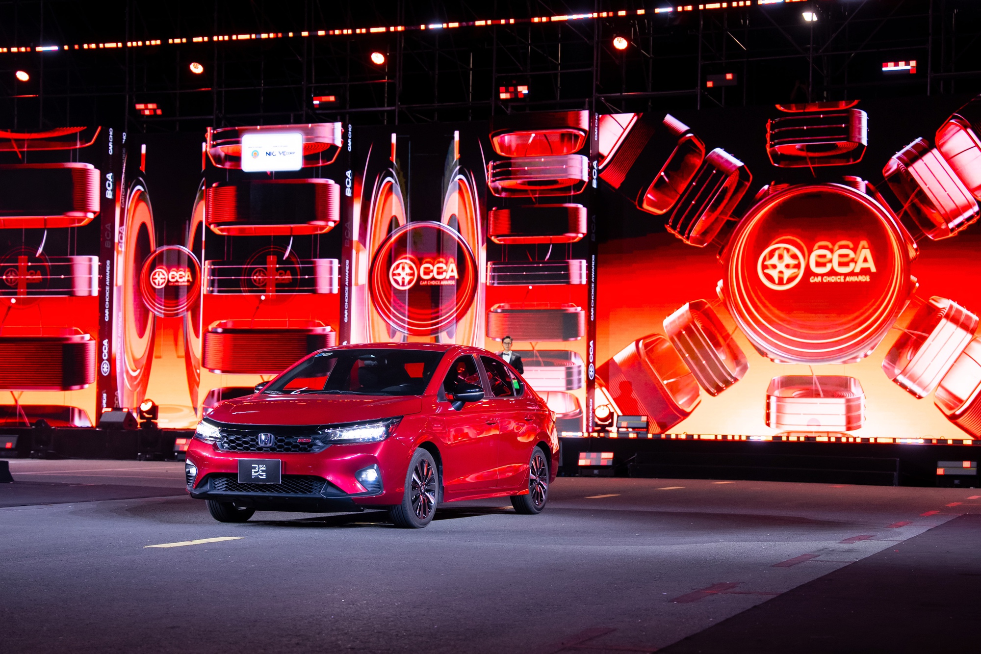 Chùm ảnh và khoảnh khắc mong chờ nhất lúc này tại CCA25: 13 giải, màn carwalk ấn tượng và hơn thế nữa- Ảnh 1.