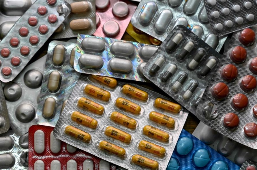 Mỹ đánh thuế 100% mặt hàng xuất khẩu chủ lực của một quốc gia BRICS, thị trường lập tức rung chuyển, cổ phiếu liên quan sụt giảm mạnh - Ảnh 1.