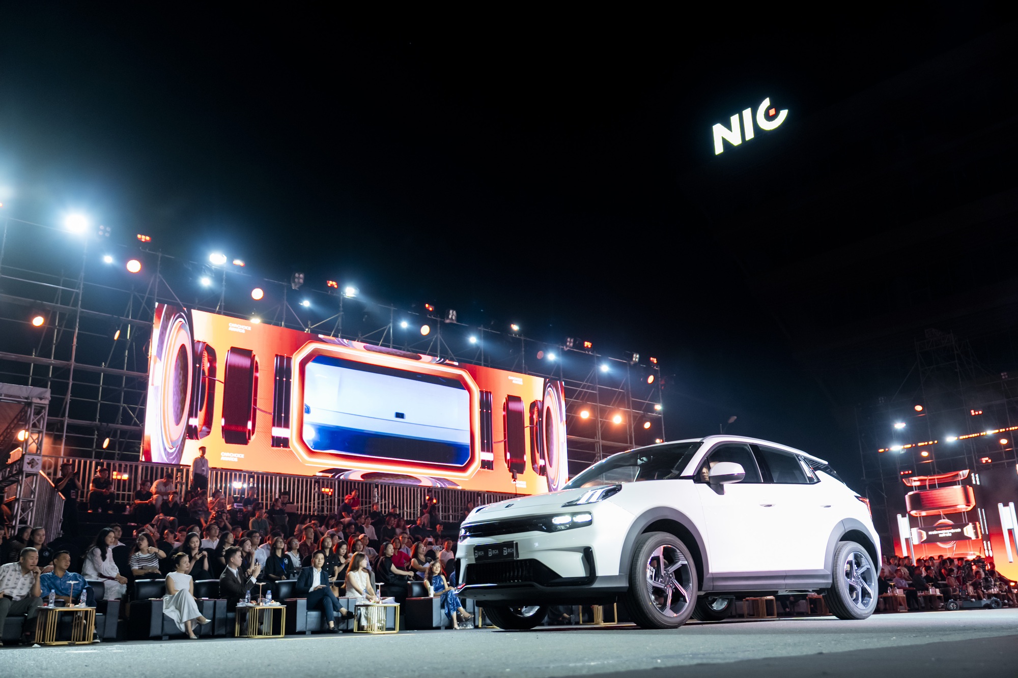 Chùm ảnh và khoảnh khắc mong chờ nhất lúc này tại CCA25: 13 giải, màn carwalk ấn tượng và hơn thế nữa- Ảnh 14.