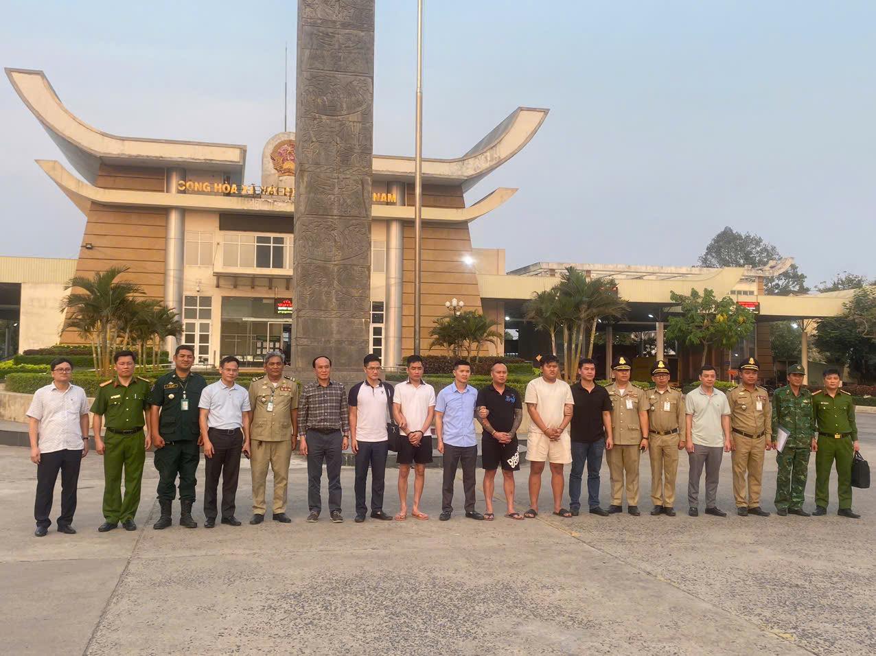 Cung cấp mã OTP cho người lạ, hơn 2.000 nạn nhân bị chiếm đoạt 43 tỉ đồng- Ảnh 1.