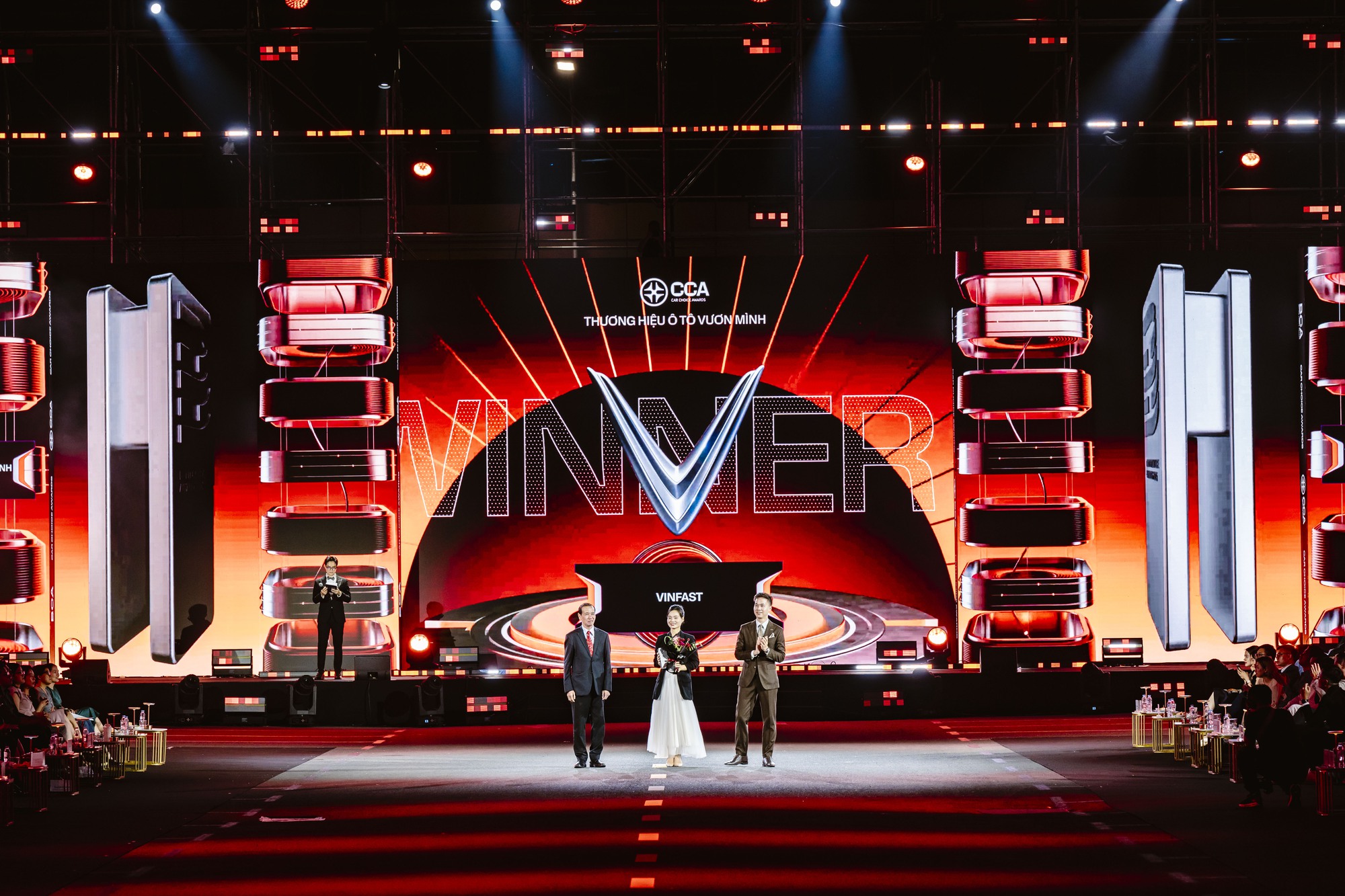Chùm ảnh và khoảnh khắc mong chờ nhất lúc này tại CCA25: 13 giải, màn carwalk ấn tượng và hơn thế nữa- Ảnh 18.