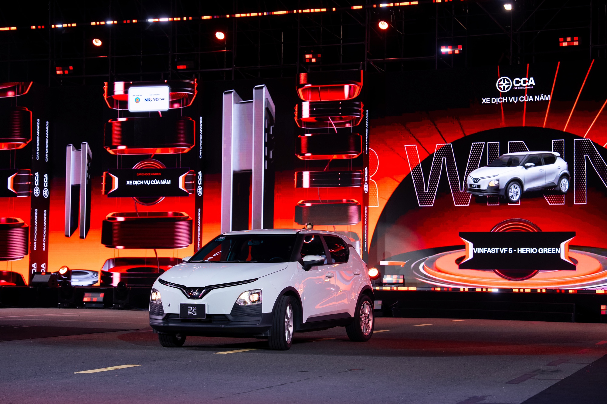 Chùm ảnh và khoảnh khắc mong chờ nhất lúc này tại CCA25: 13 giải, màn carwalk ấn tượng và hơn thế nữa- Ảnh 16.