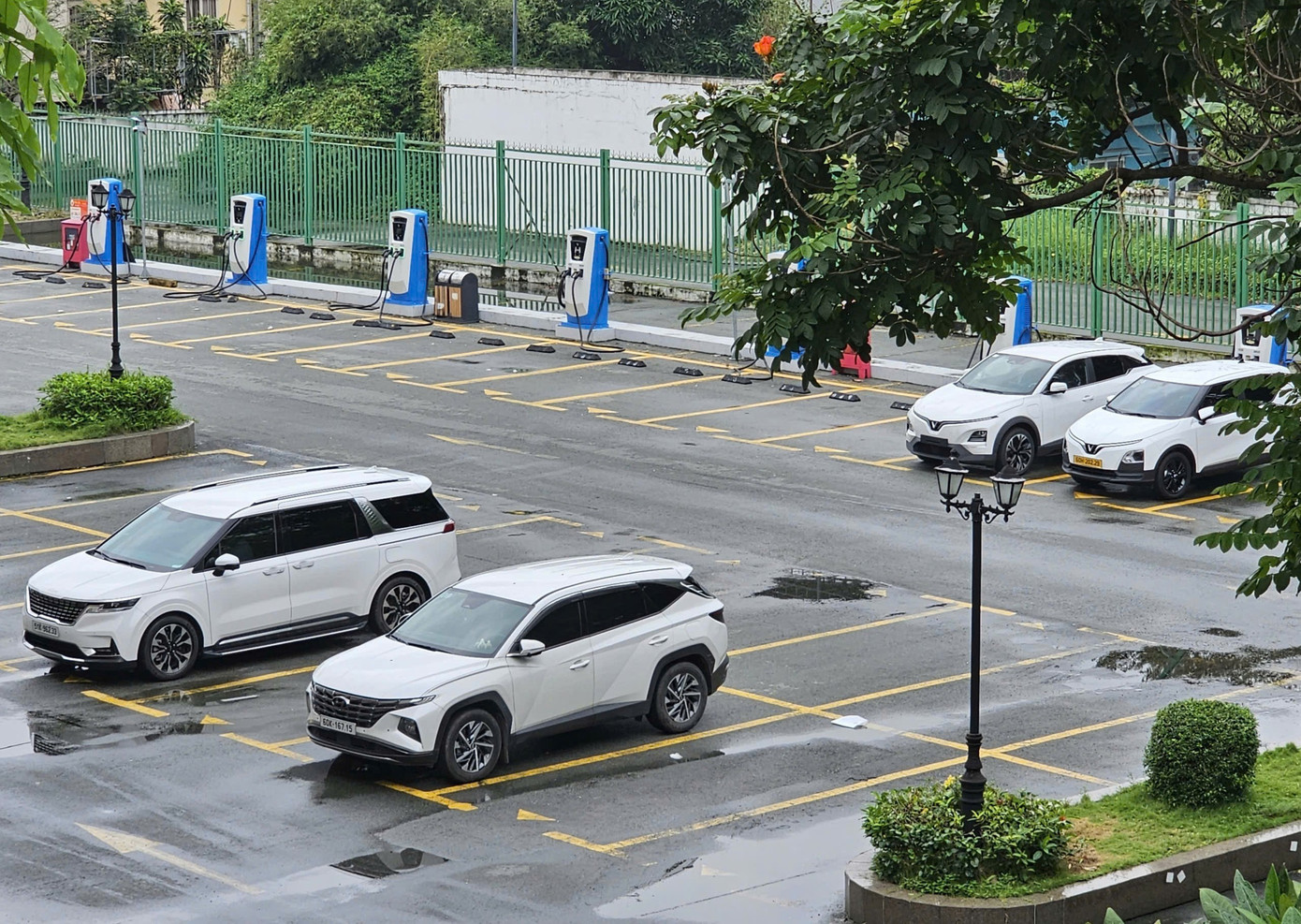 35 địa điểm công cộng ở TPHCM sắp làm trạm sạc xe điện- Ảnh 1.