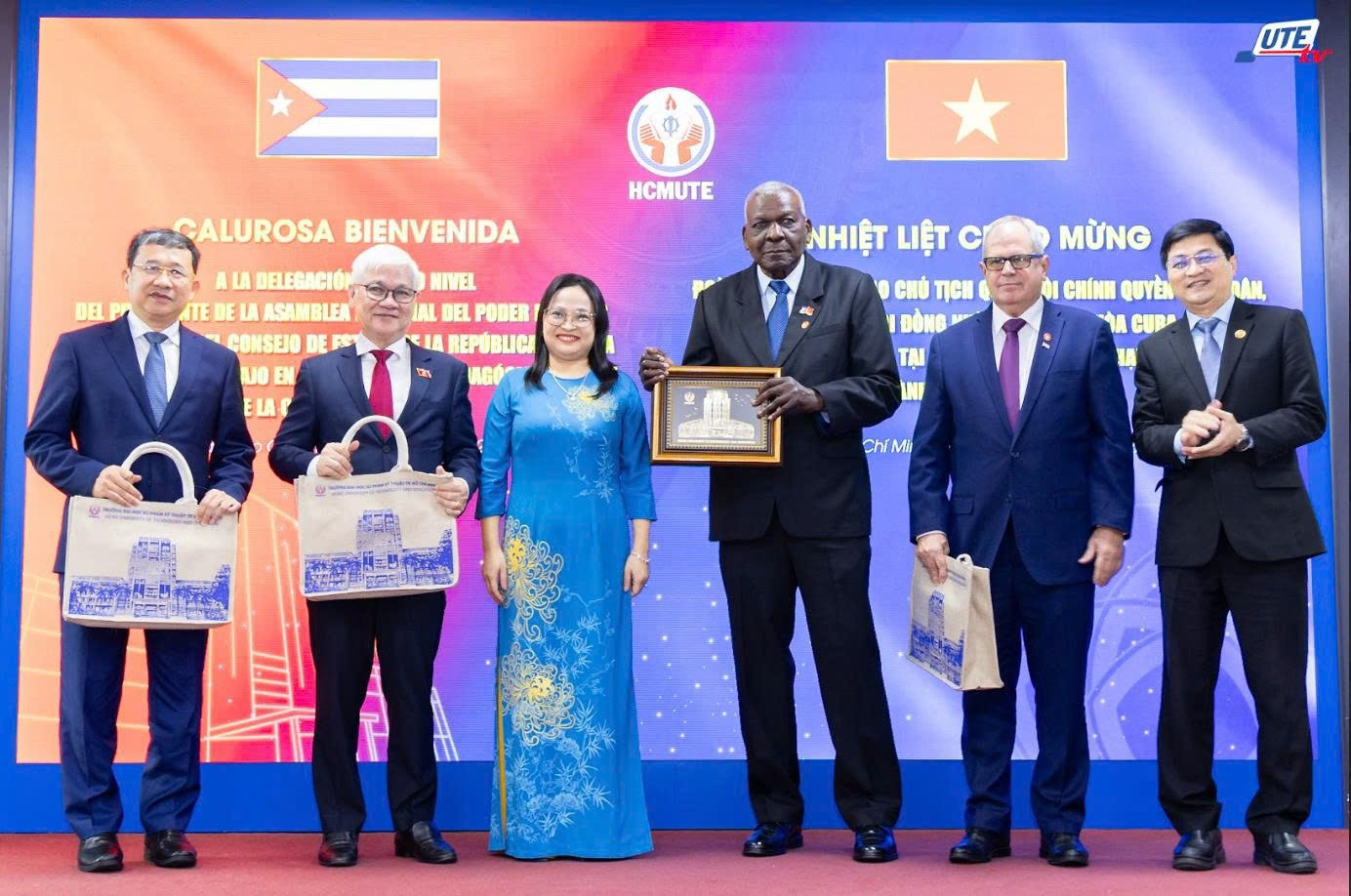 Máy bay không người lái của sinh viên Việt Nam gây ấn tượng với đoàn đại biểu Cuba- Ảnh 7.
