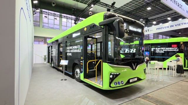 VinFast "bỏ túi" đơn hàng xe buýt điện đầu tiên ở châu Âu- Ảnh 3. VinFast "bỏ túi" đơn hàng xe buýt điện đầu tiên ở châu Âu- Ảnh 3.