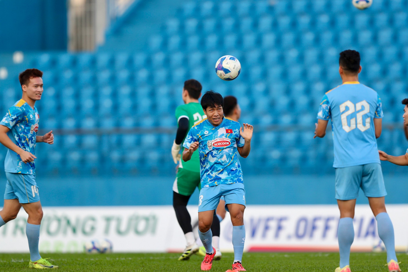 Ba cầu thủ phải tập riêng trong buổi tập đầu tiên của tuyển Việt Nam- Ảnh 9.