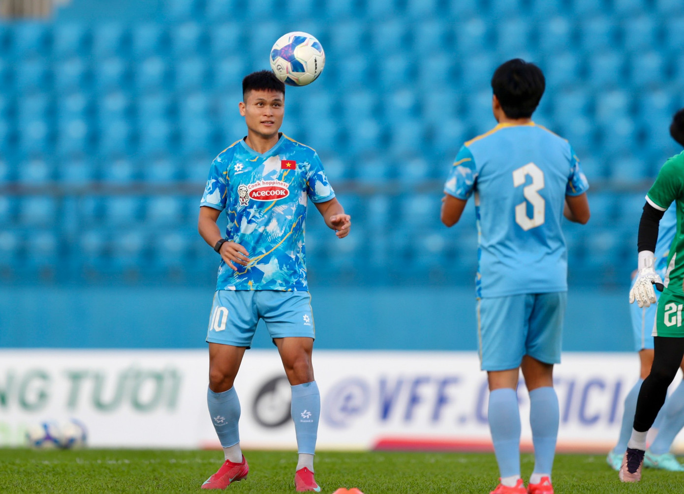 Ba cầu thủ phải tập riêng trong buổi tập đầu tiên của tuyển Việt Nam- Ảnh 11.