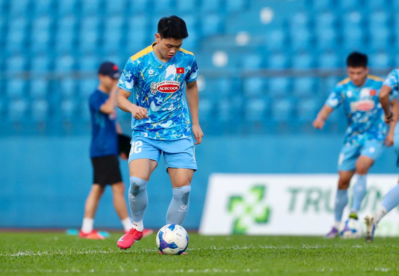 Ba cầu thủ phải tập riêng trong buổi tập đầu tiên của tuyển Việt Nam- Ảnh 6.