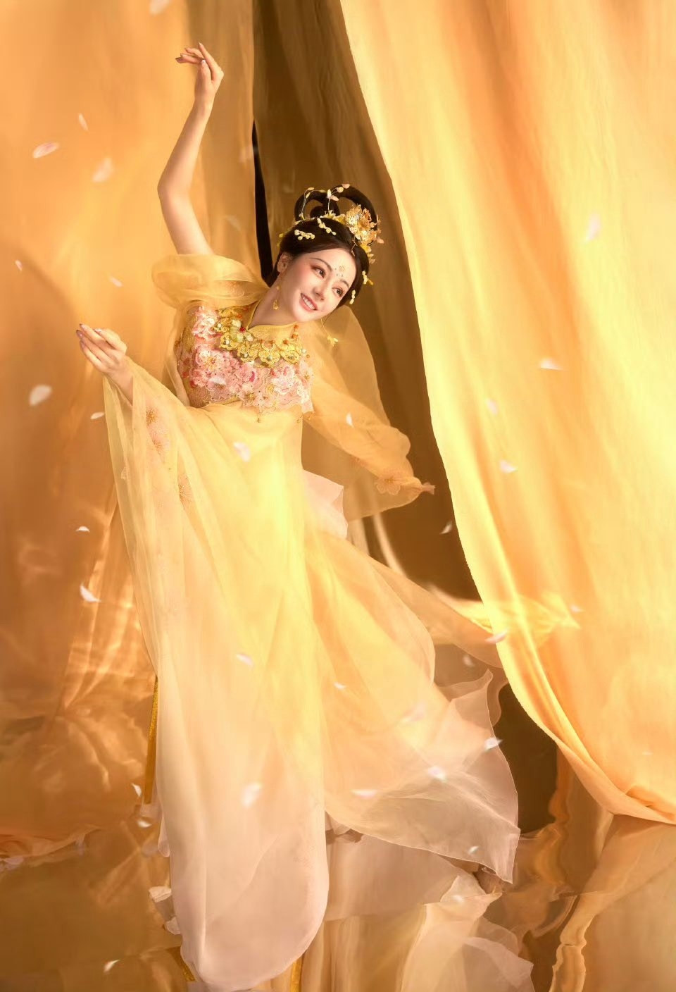 Ngàn vạn mỹ nhân đều thua chị Hằng đẹp nhất Trung Thu 2025: Tiên khí đầy người ngắm mà mê, không phân biệt nổi thật hay mơ- Ảnh 12. Ngàn vạn mỹ nhân đều thua chị Hằng đẹp nhất Trung Thu 2025: Tiên khí đầy người ngắm mà mê, không phân biệt nổi thật hay mơ- Ảnh 12.