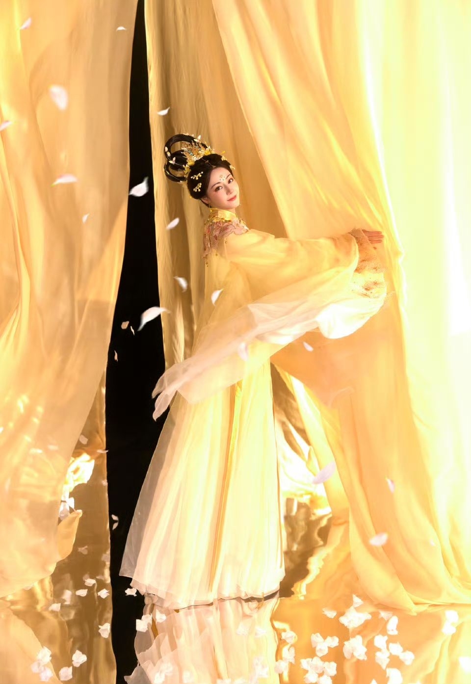 Ngàn vạn mỹ nhân đều thua chị Hằng đẹp nhất Trung Thu 2025: Tiên khí đầy người ngắm mà mê, không phân biệt nổi thật hay mơ- Ảnh 13. Ngàn vạn mỹ nhân đều thua chị Hằng đẹp nhất Trung Thu 2025: Tiên khí đầy người ngắm mà mê, không phân biệt nổi thật hay mơ- Ảnh 13.