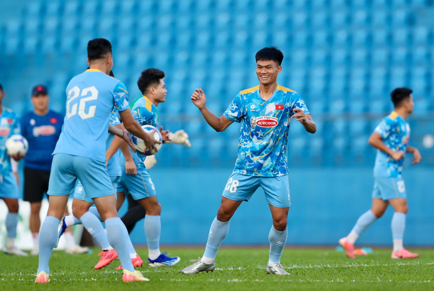 Ba cầu thủ phải tập riêng trong buổi tập đầu tiên của tuyển Việt Nam- Ảnh 12.