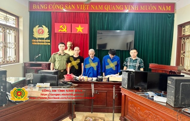 Công an bắt quả tang Hoàng Văn Tuyên khi đang livestream- Ảnh 1. Công an bắt quả tang Hoàng Văn Tuyên khi đang livestream- Ảnh 1.