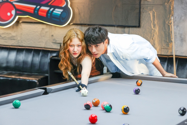 Tóm dính cặp đôi Vbiz công khai ôm ấp dưới mưa, đẹp đôi thế này ngôn tình chưa chắc viết nổi- Ảnh 6. Tóm dính cặp đôi Vbiz công khai ôm ấp dưới mưa, đẹp đôi thế này ngôn tình chưa chắc viết nổi- Ảnh 6.