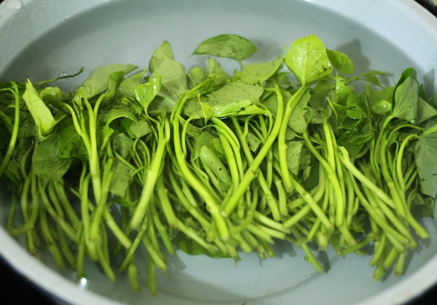 8 loại rau Việt "rẻ hơn thịt, bổ hơn thuốc", bán la liệt ngoài chợ nhưng không phải ai cũng biết mà ăn!- Ảnh 1.