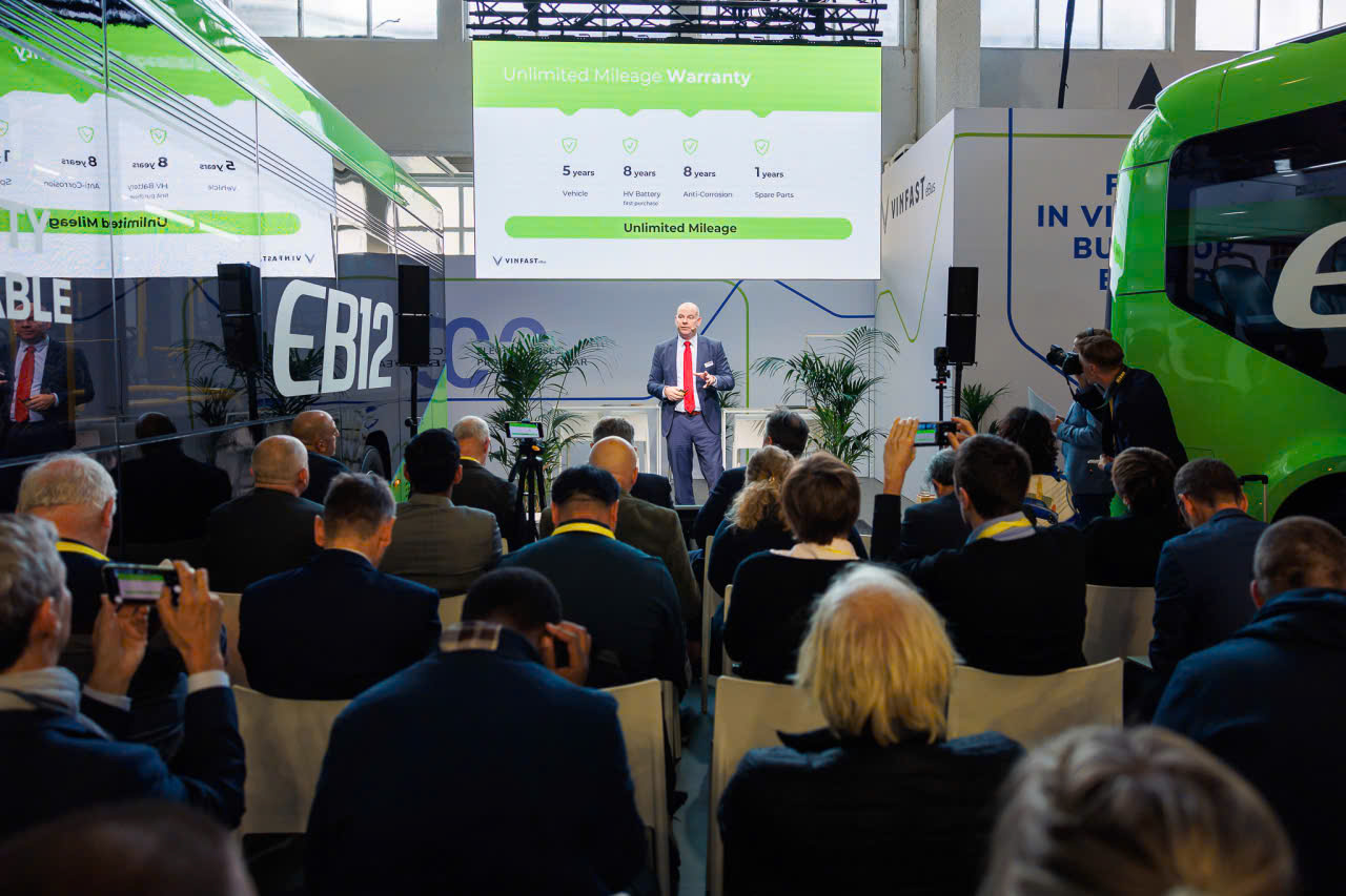 VinFast "bỏ túi" đơn hàng xe buýt điện đầu tiên ở châu Âu- Ảnh 1. VinFast "bỏ túi" đơn hàng xe buýt điện đầu tiên ở châu Âu- Ảnh 1.
