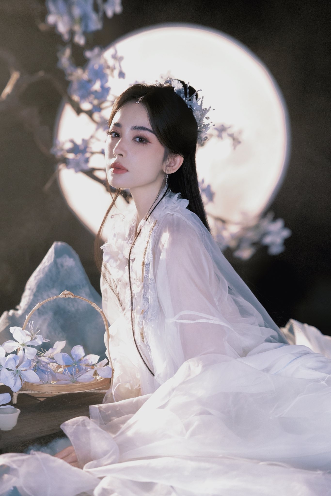 Hằng Nga trên cung trăng xuống nhân gian làm gì thế này: Nhan sắc hơn cả vô thực, ngắm xong cả đời chẳng muốn yêu ai- Ảnh 15.