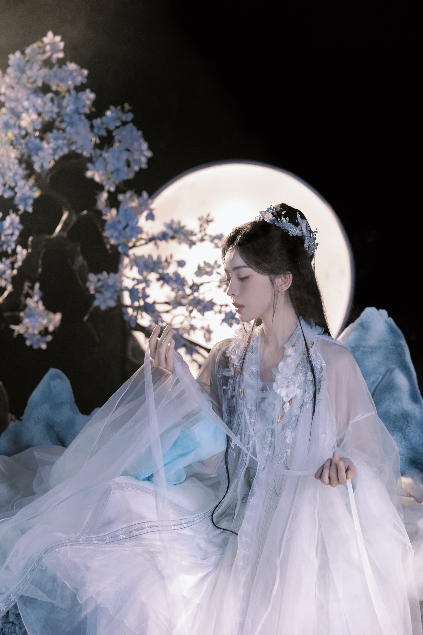 Hằng Nga trên cung trăng xuống nhân gian làm gì thế này: Nhan sắc hơn cả vô thực, ngắm xong cả đời chẳng muốn yêu ai- Ảnh 17.