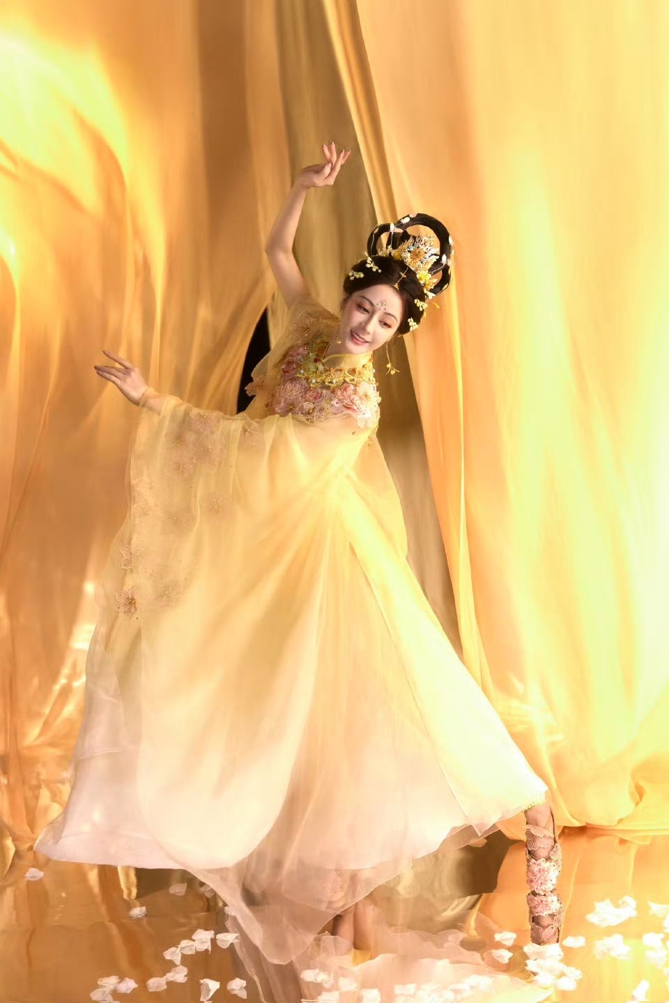 Ngàn vạn mỹ nhân đều thua chị Hằng đẹp nhất Trung Thu 2025: Tiên khí đầy người ngắm mà mê, không phân biệt nổi thật hay mơ- Ảnh 10. Ngàn vạn mỹ nhân đều thua chị Hằng đẹp nhất Trung Thu 2025: Tiên khí đầy người ngắm mà mê, không phân biệt nổi thật hay mơ- Ảnh 10.