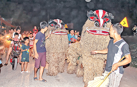 Con lân đáng sợ nhất Trung thu 2025: Bỏ chạy hoảng loạn khi nhìn thấy, tìm hiểu ra mới biết cực ý nghĩa- Ảnh 8. Con lân đáng sợ nhất Trung thu 2025: Bỏ chạy hoảng loạn khi nhìn thấy, tìm hiểu ra mới biết cực ý nghĩa- Ảnh 8.