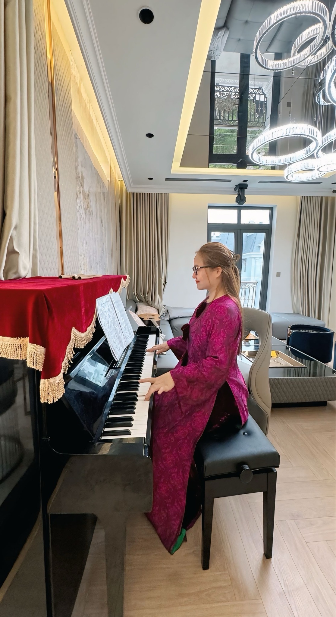 Thấy gì bên trong 2 biệt thự trên 100 tỷ của Hoàng Hường?- Ảnh 10.