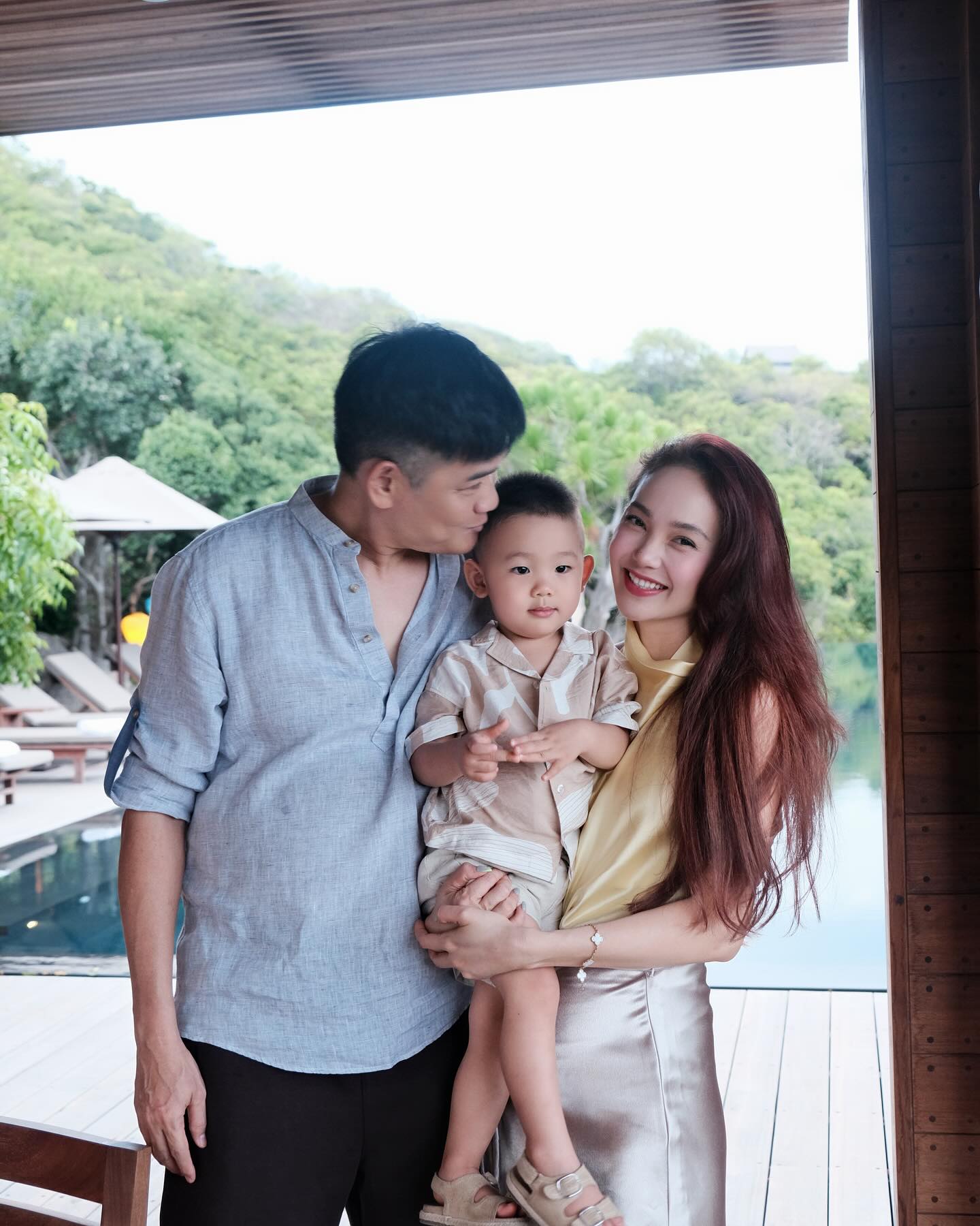 "Hot kid" mới của Vbiz: Mẹ là diễn viên hạng A, ba là doanh nhân gia thế khủng, xinh yêu thế này bảo sao không gây sốt?- Ảnh 8. "Hot kid" mới của Vbiz: Mẹ là diễn viên hạng A, ba là doanh nhân gia thế khủng, xinh yêu thế này bảo sao không gây sốt?- Ảnh 8.