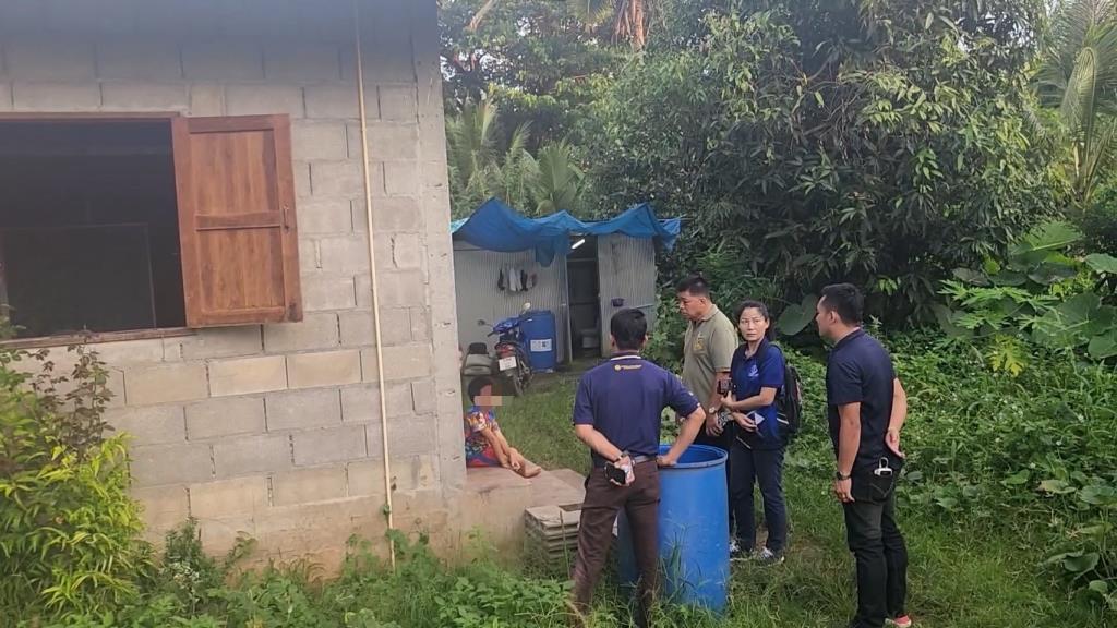 Bé trai 7 tuổi bị cô giáo dùng thước sắt đánh 14 lần vì ăn một viên kẹo- Ảnh 4.