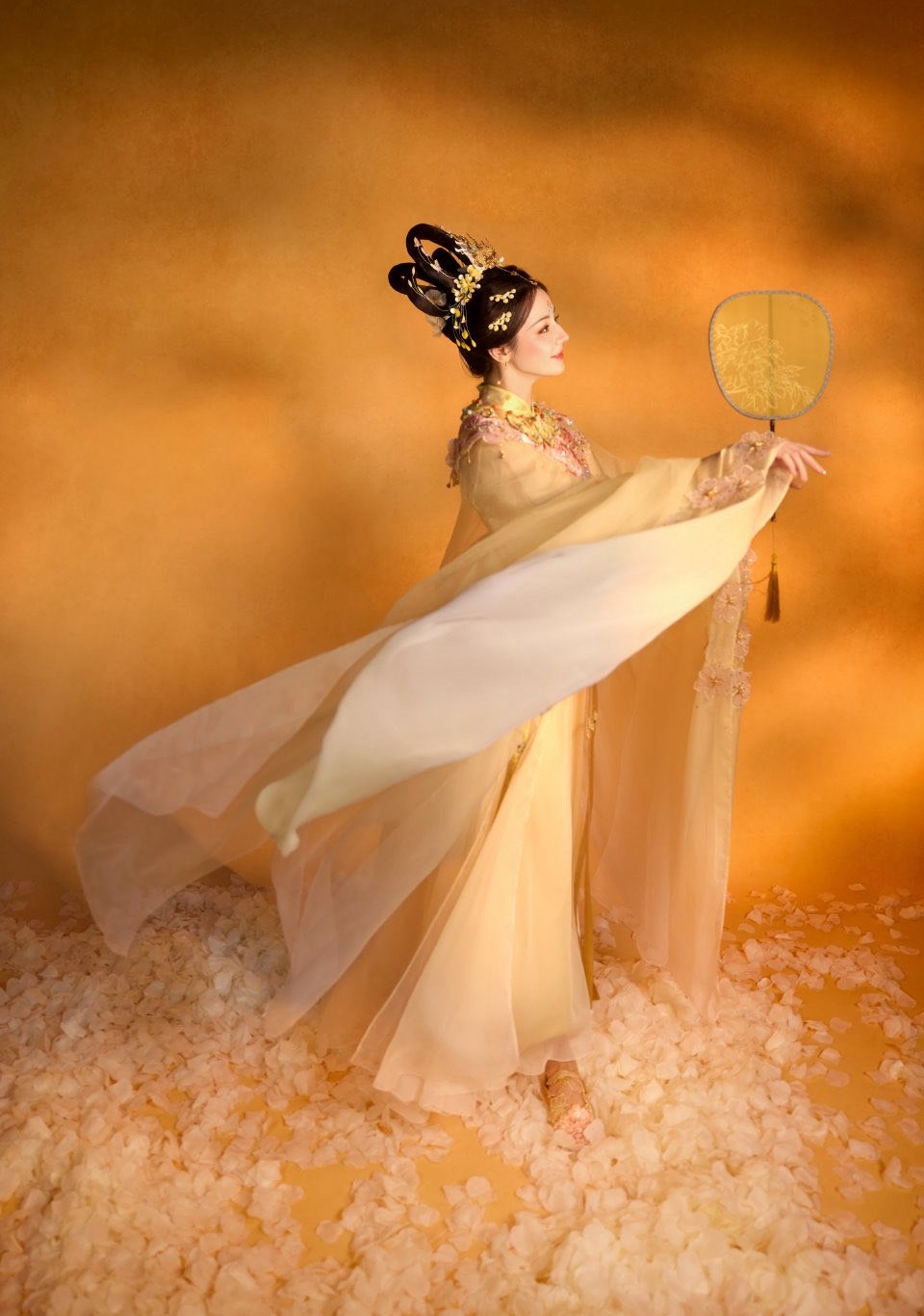 Ngàn vạn mỹ nhân đều thua chị Hằng đẹp nhất Trung Thu 2025: Tiên khí đầy người ngắm mà mê, không phân biệt nổi thật hay mơ- Ảnh 7. Ngàn vạn mỹ nhân đều thua chị Hằng đẹp nhất Trung Thu 2025: Tiên khí đầy người ngắm mà mê, không phân biệt nổi thật hay mơ- Ảnh 7.