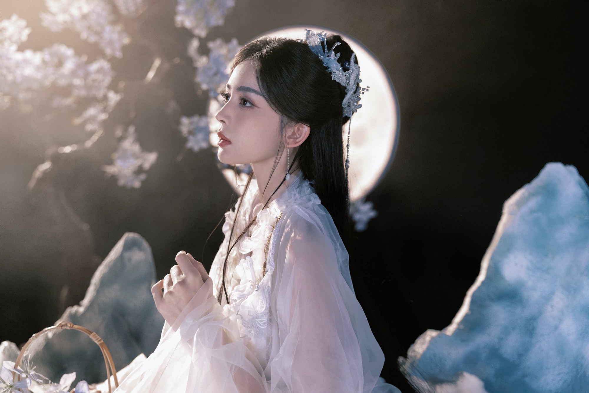 Hằng Nga trên cung trăng xuống nhân gian làm gì thế này: Nhan sắc hơn cả vô thực, ngắm xong cả đời chẳng muốn yêu ai- Ảnh 9.