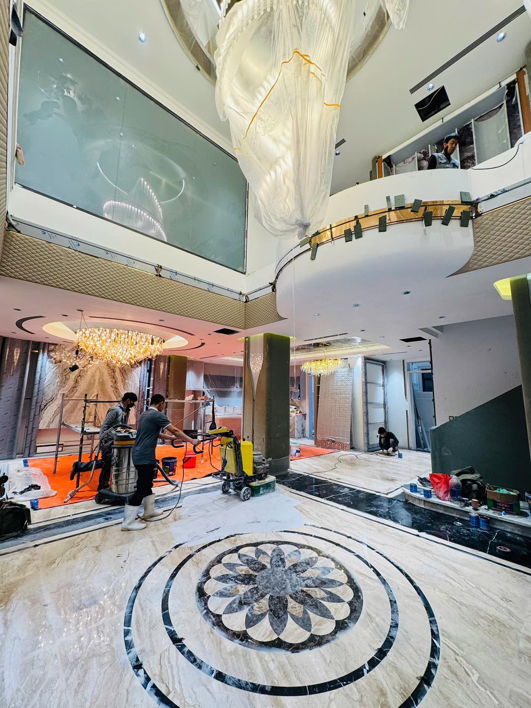 Thấy gì bên trong 2 biệt thự trên 100 tỷ của Hoàng Hường?- Ảnh 8.