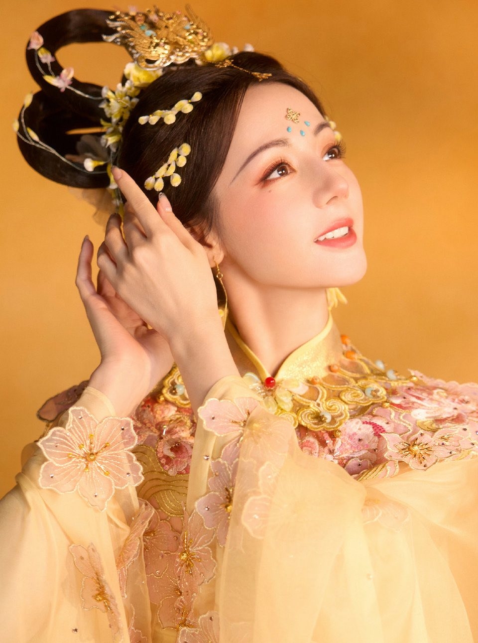 Ngàn vạn mỹ nhân đều thua chị Hằng đẹp nhất Trung Thu 2025: Tiên khí đầy người ngắm mà mê, không phân biệt nổi thật hay mơ- Ảnh 5. Ngàn vạn mỹ nhân đều thua chị Hằng đẹp nhất Trung Thu 2025: Tiên khí đầy người ngắm mà mê, không phân biệt nổi thật hay mơ- Ảnh 5.