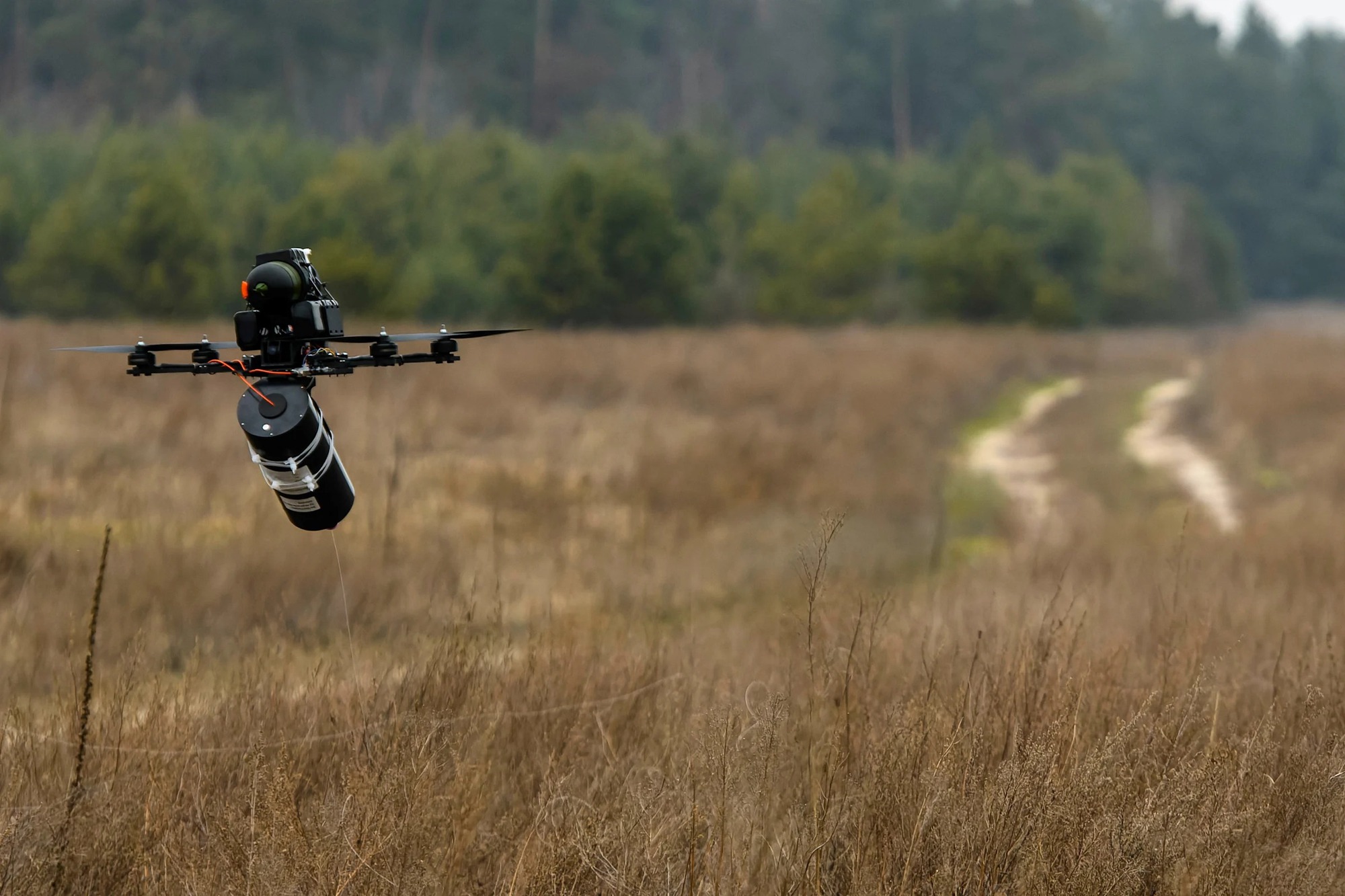 1 loại vũ kh&iacute; của Nga ẩn n&aacute;u rồi bất ngờ tấn c&ocirc;ng: Tuyến đường hậu cần của Ukraine th&agrave;nh v&ugrave;ng tử địa- Ảnh 1.