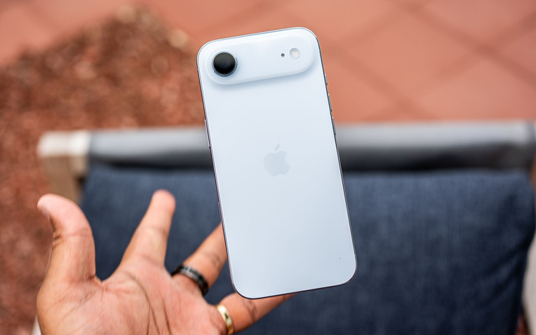 iPhone Air bị khóa vì tự mod bộ nhớ, "pháp sư Trung Hoa" lại hồi sinh thành công và còn tăng dung lượng lên gấp đôi- Ảnh 1.