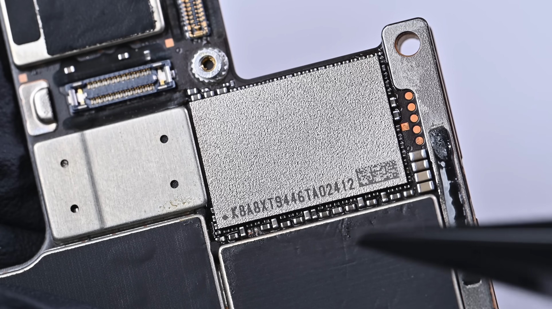 iPhone Air bị khóa vì tự mod bộ nhớ, "pháp sư Trung Hoa" lại hồi sinh thành công và còn tăng dung lượng lên gấp đôi- Ảnh 3.