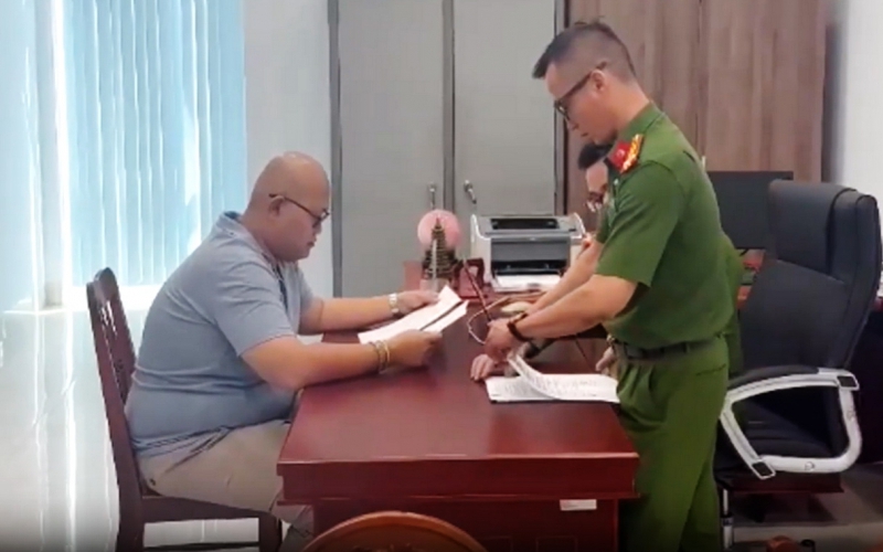 Bắt tạm giam "thầy giáo" Nguyễn Mạnh Tuân- Ảnh 2. Bắt tạm giam giám đốc Nguyễn Hữu Phát sinh năm 1994