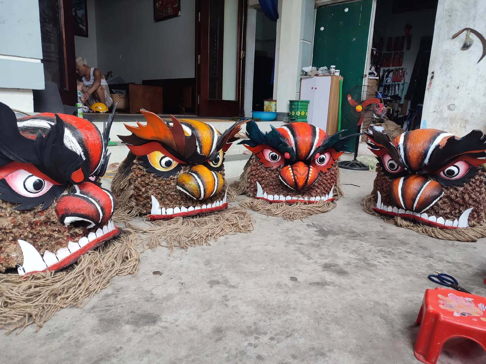 Con lân đáng sợ nhất Trung thu 2025: Bỏ chạy hoảng loạn khi nhìn thấy, tìm hiểu ra mới biết cực ý nghĩa- Ảnh 2. Con lân đáng sợ nhất Trung thu 2025: Bỏ chạy hoảng loạn khi nhìn thấy, tìm hiểu ra mới biết cực ý nghĩa- Ảnh 2.