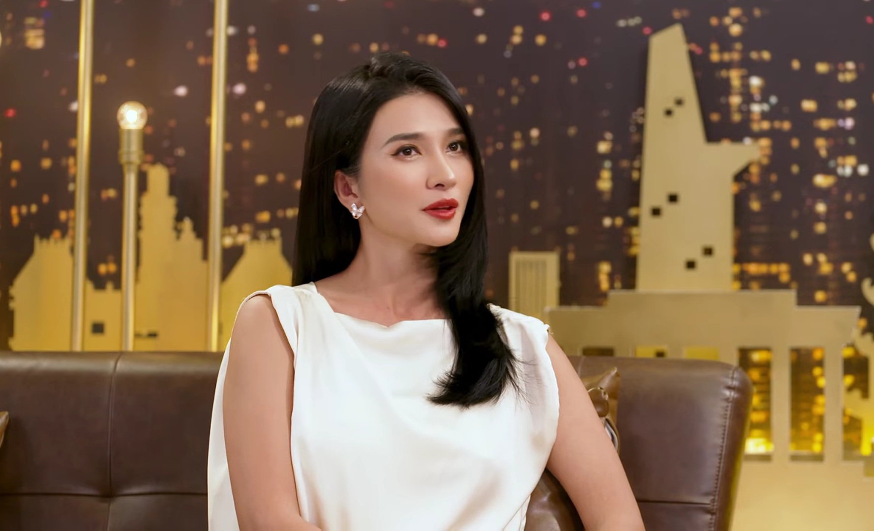 Nữ NSƯT xinh đẹp làm mẹ đơn thân: "Tôi sẽ không kết hôn thời điểm đó”- Ảnh 1. Nữ NSƯT xinh đẹp làm mẹ đơn thân: "Tôi sẽ không kết hôn thời điểm đó”- Ảnh 1.