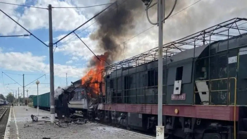 V&igrave; sao Nga nỗ lực t&igrave;m diệt đầu m&aacute;y xe lửa Ukraine?- Ảnh 1.