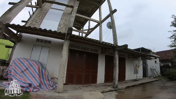 Ngôi nhà 9 tầng ở Nghệ An thách thức mọi quy luật khoa học: Chủ nhân đu dây xây vào ban đêm, “chấp luôn” gió giật cấp 11- Ảnh 3. Ngôi nhà 9 tầng ở Nghệ An thách thức mọi quy luật khoa học: Chủ nhân đu dây xây vào ban đêm, “chấp luôn” gió giật cấp 11- Ảnh 3.