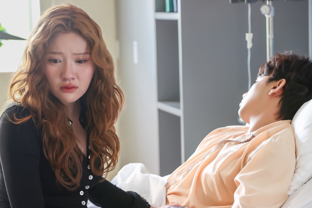 Tóm dính cặp đôi Vbiz công khai ôm ấp dưới mưa, đẹp đôi thế này ngôn tình chưa chắc viết nổi- Ảnh 9. Tóm dính cặp đôi Vbiz công khai ôm ấp dưới mưa, đẹp đôi thế này ngôn tình chưa chắc viết nổi- Ảnh 9.