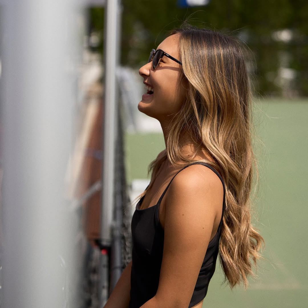 Alix Trương l&agrave; ai m&agrave; hot đ&ugrave;ng đ&ugrave;ng, xả loạt ảnh ở Việt Nam to&agrave;n thấy đ&aacute;nh pickleball v&agrave; ăn b&aacute;nh m&igrave;?- Ảnh 14.