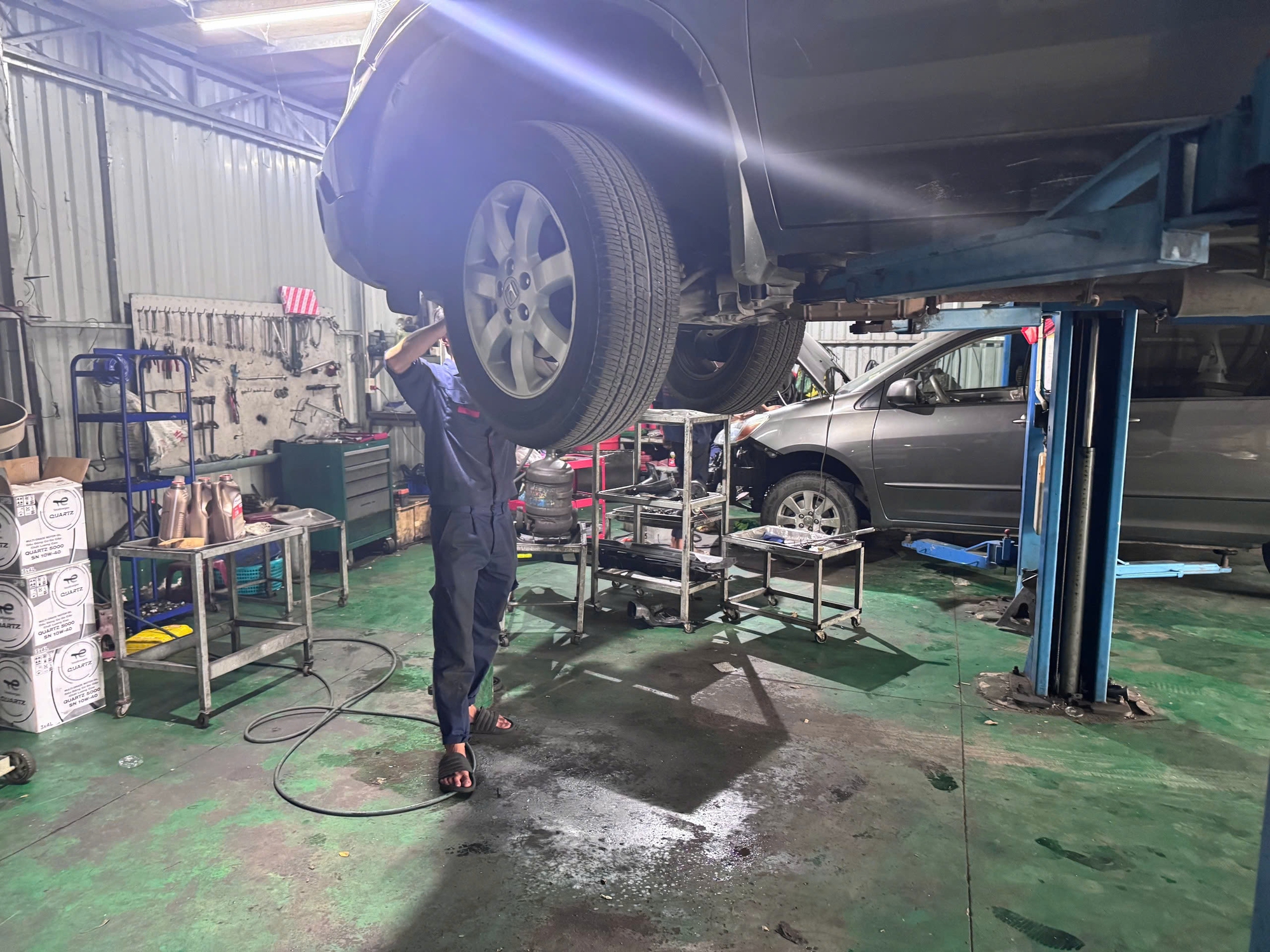 Lý do xe điện ít "chết máy" khi ngập- Ảnh 1. Lý do xe điện ít "chết máy" khi ngập- Ảnh 1.