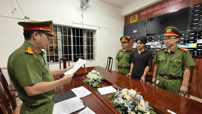 Bắt tạm giam shipper L&ecirc; Minh Nh&acirc;n- Ảnh 1.