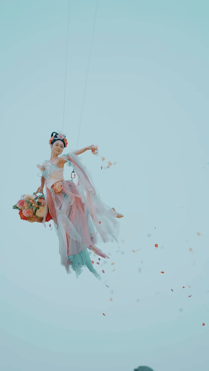 "Vén mặt chị Hằng" đang hot mùa Trung thu, cao điểm phải bay lên trời 6 lần/ngày- Ảnh 3. "Vén mặt chị Hằng" đang hot mùa Trung thu, cao điểm phải bay lên trời 6 lần/ngày- Ảnh 3.