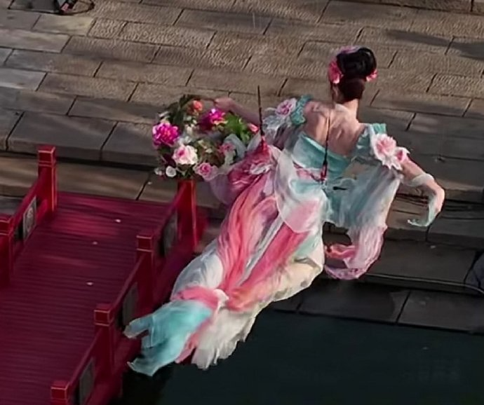 "Vén mặt chị Hằng" đang hot mùa Trung thu, cao điểm phải bay lên trời 6 lần/ngày- Ảnh 14. "Vén mặt chị Hằng" đang hot mùa Trung thu, cao điểm phải bay lên trời 6 lần/ngày- Ảnh 14.