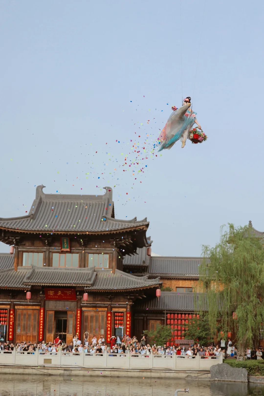 "Vén mặt chị Hằng" đang hot mùa Trung thu, cao điểm phải bay lên trời 6 lần/ngày- Ảnh 21. "Vén mặt chị Hằng" đang hot mùa Trung thu, cao điểm phải bay lên trời 6 lần/ngày- Ảnh 21.