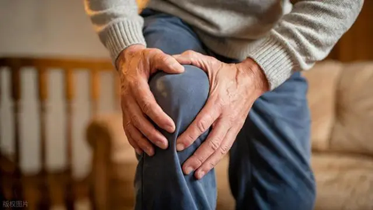 Người có cục máu đông thường gặp 4 hiện tượng bất thường khi đi bộ nhưng nhiều người bỏ qua- Ảnh 2.