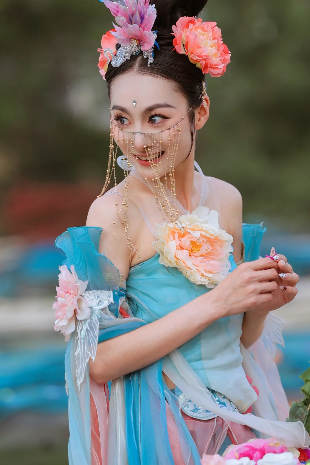 "Vén mặt chị Hằng" đang hot mùa Trung thu, cao điểm phải bay lên trời 6 lần/ngày- Ảnh 9. "Vén mặt chị Hằng" đang hot mùa Trung thu, cao điểm phải bay lên trời 6 lần/ngày- Ảnh 9.